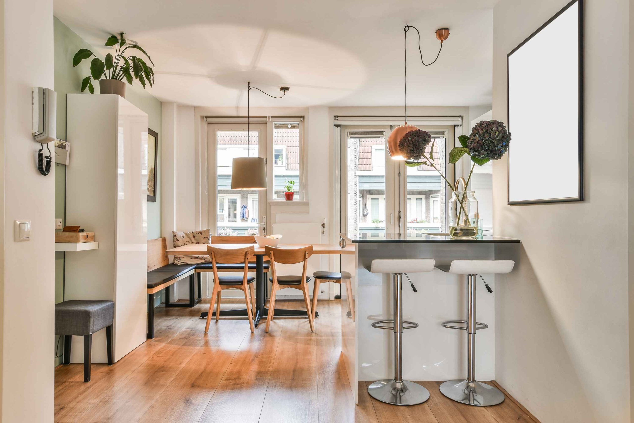 acogedora-sala-de-estar-de-un-apartamento-moderno_11zon
